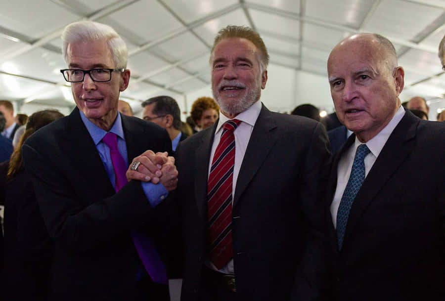 Former Governor Gray Davis Engaging With Fellow Politicians Wallpaper
