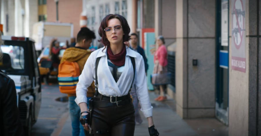 Free Guy Molotov Girl On Street Wallpaper