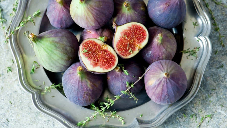 Fresh Purple Figs Ready To Eat Wallpaper