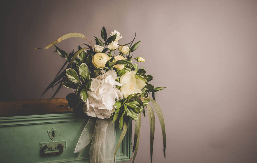 Fresh Vintage Flower Bouquet Wallpaper