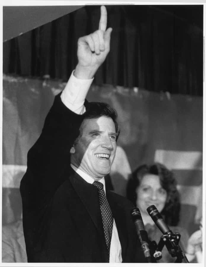 Gary Hart One Finger Up Wallpaper