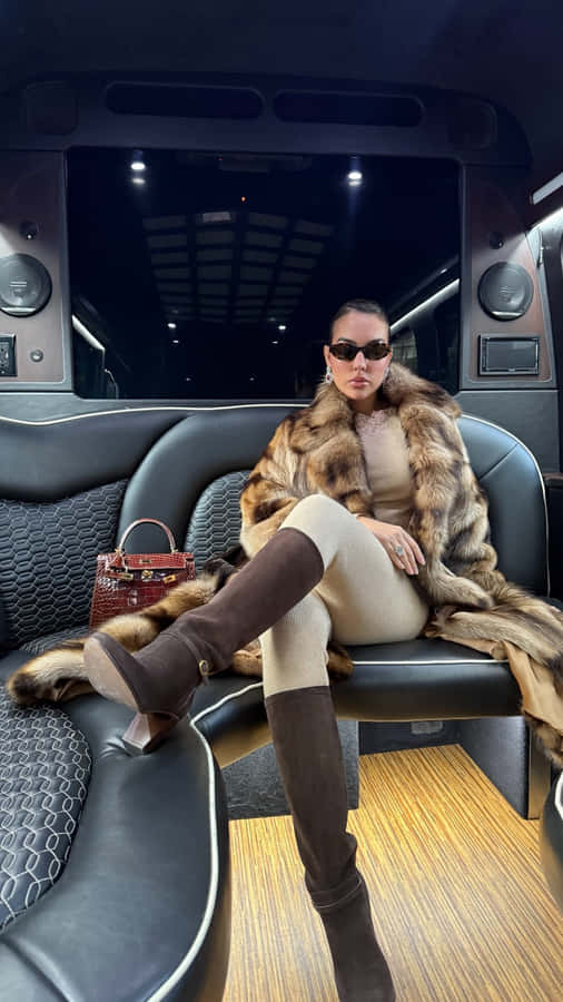 Georgina Rodríguez Luxury Style Wallpaper