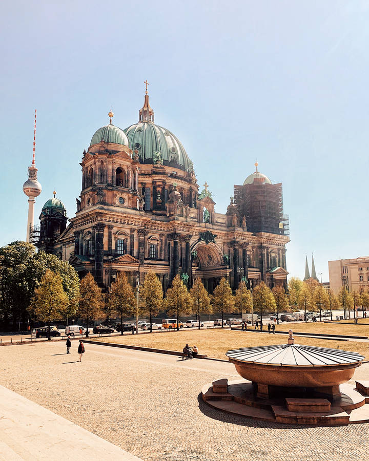 Germany's Lustgarten Museum Wallpaper