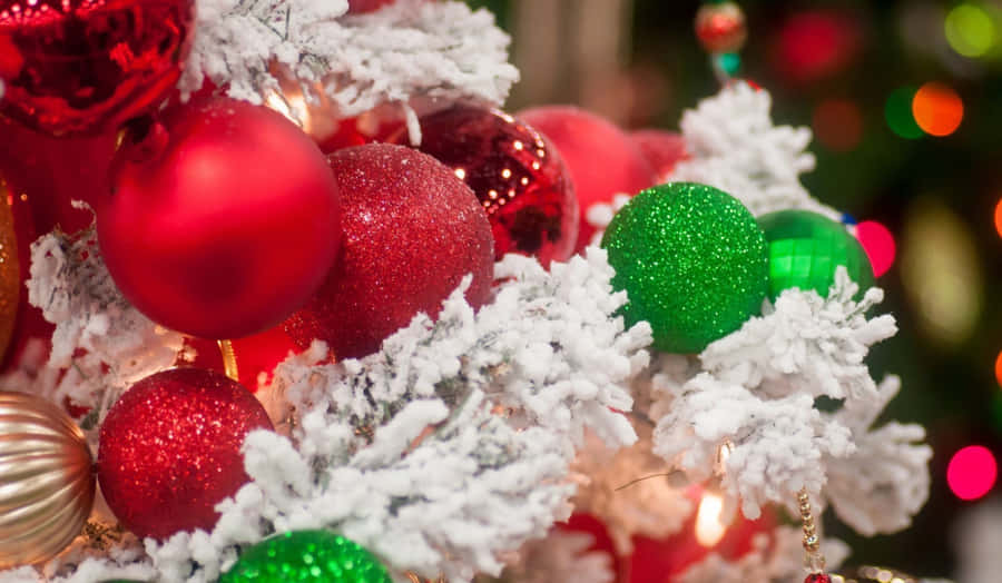 Get Into The Christmas Spirit With Red And Green! Wallpaper