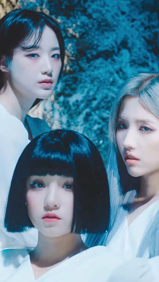 Gidle Members Blue Hues Wallpaper