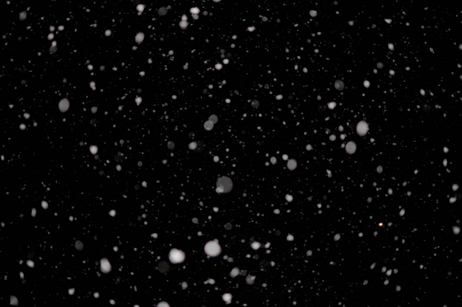 Glistening Snowy Dreamscape Wallpaper