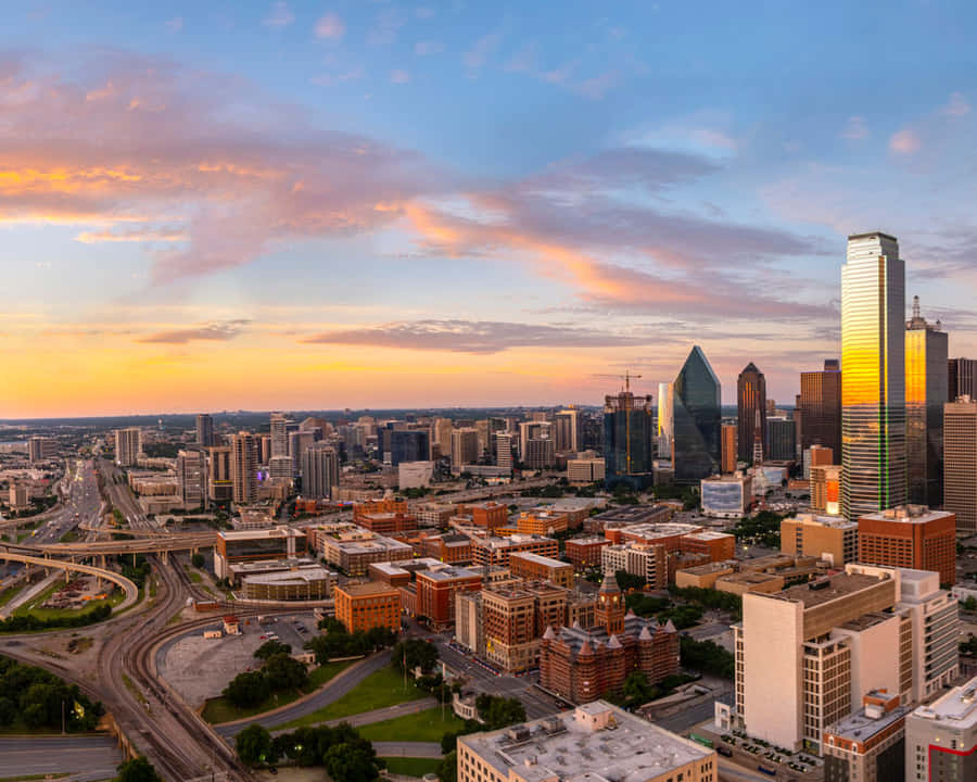 Glorious Sunset Over Dallas Skyline Wallpaper