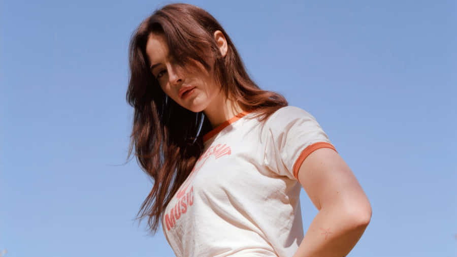 Gracie Abrams Casual Style Wallpaper