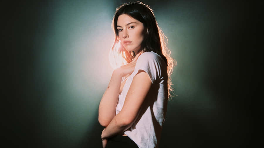 Gracie Abrams Emotional Portrait Wallpaper