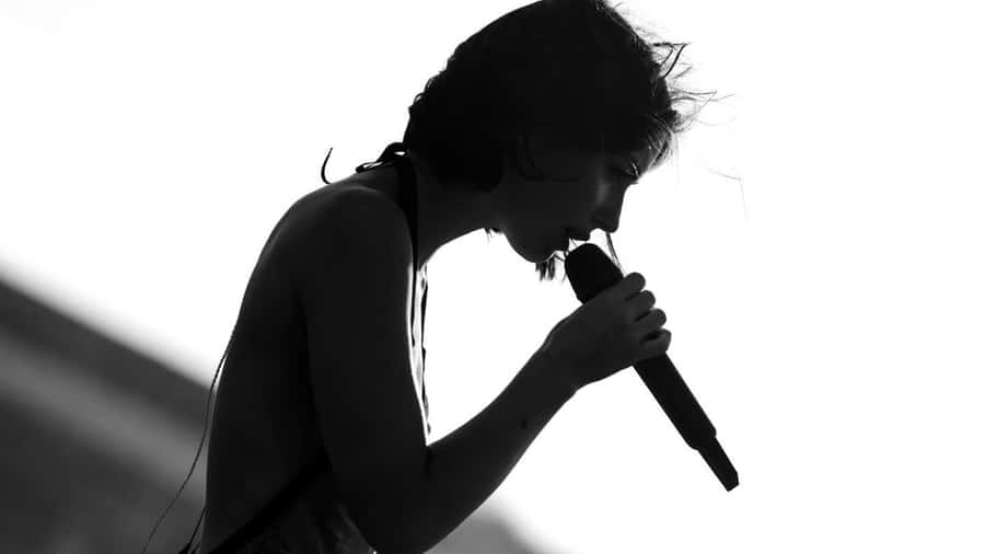 Gracie Abrams Live Performance Wallpaper