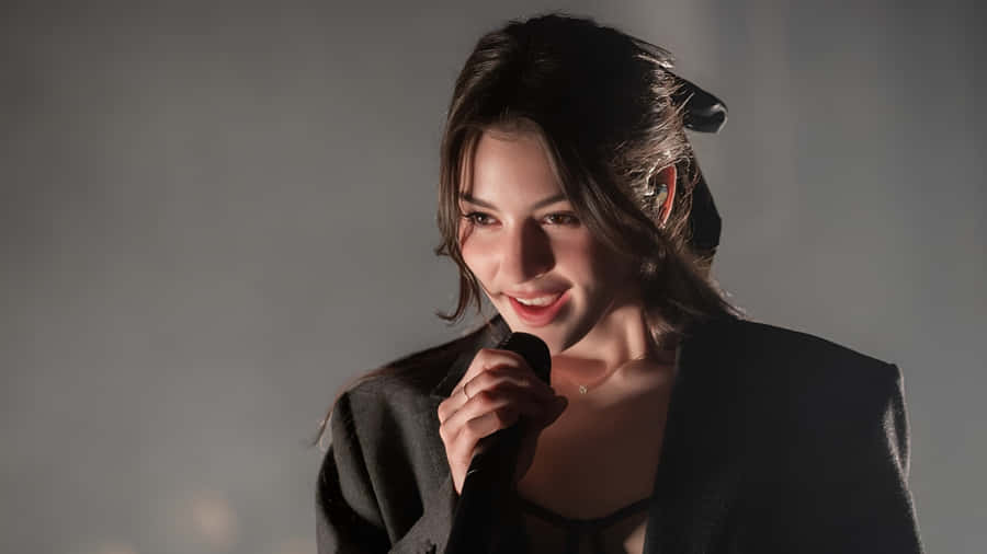 Gracie Abrams Live Performance Wallpaper