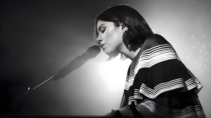 Gracie Abrams Live Performance Wallpaper