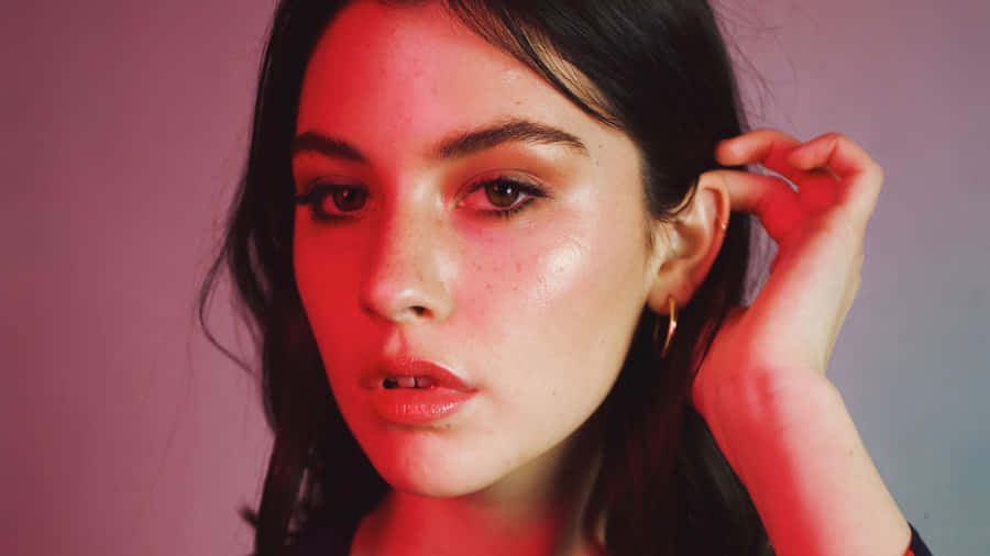 Gracie Abrams Portrait Wallpaper