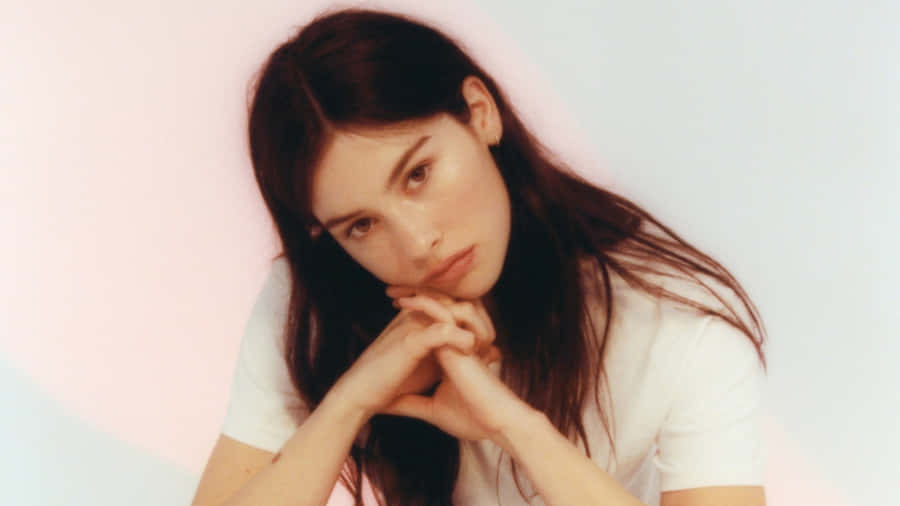 Gracie Abrams Portrait Wallpaper