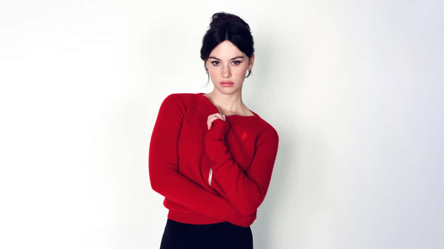 Gracie Abrams Stylish Red Sweater Wallpaper