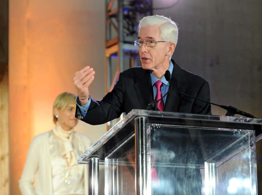 Gray Davis Speakingat Event.jpg Wallpaper