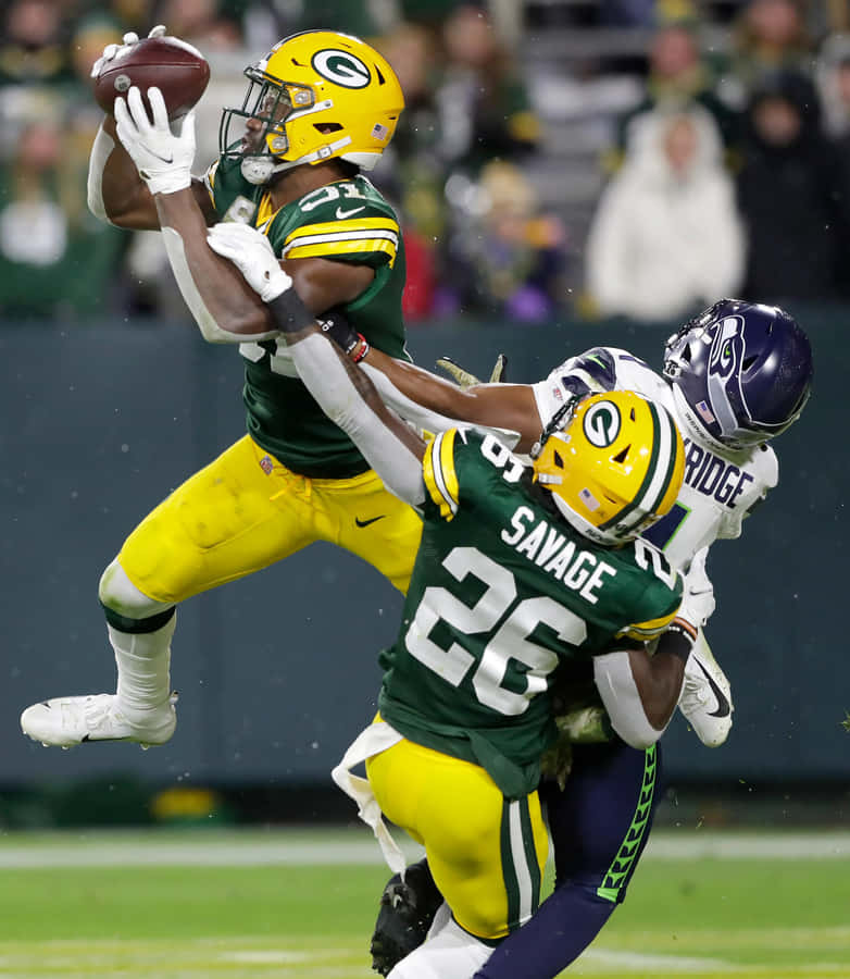 Green Bay Packers Interception Attempt Wallpaper