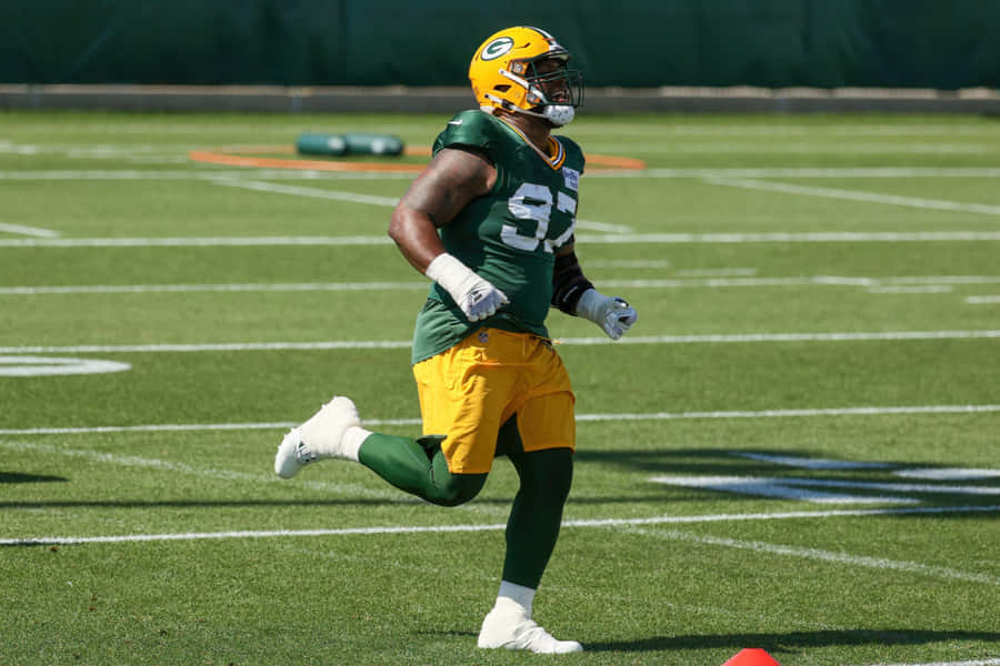 Green Bay Packers Kenny Clark In Training Camp Wallpaper