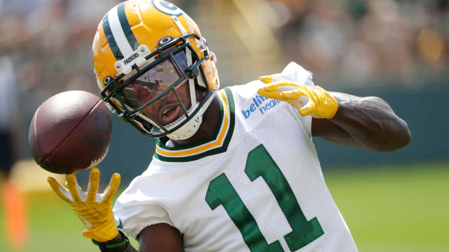 Green Bay Receiver Catch Attempt Wallpaper