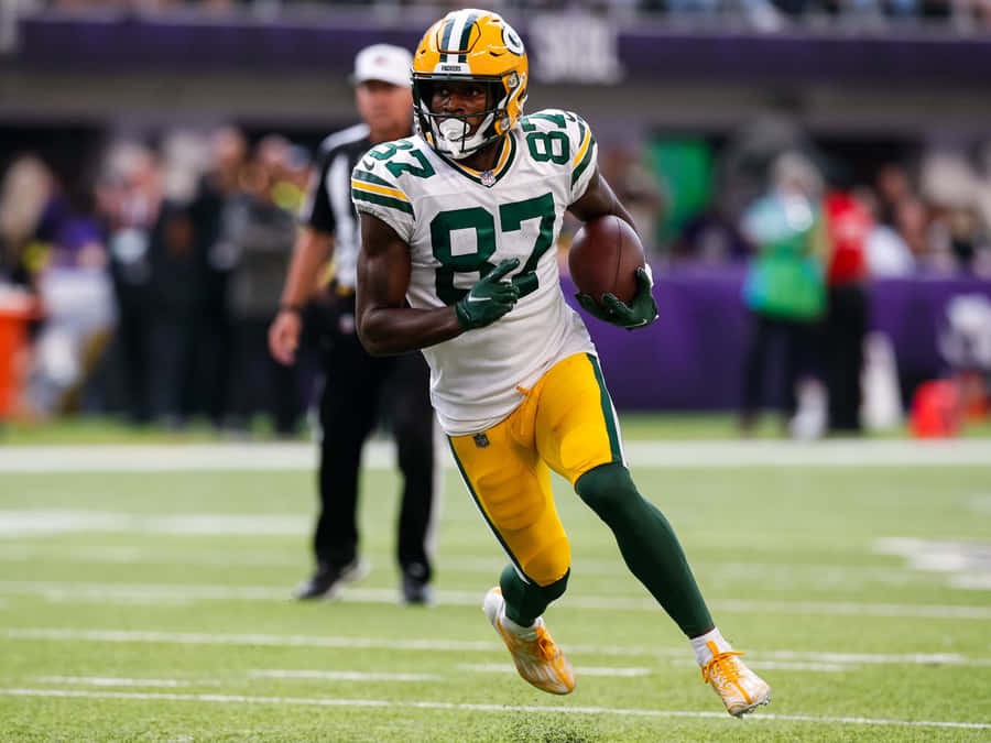 Green Bay Wide Receiver Action Shot Wallpaper