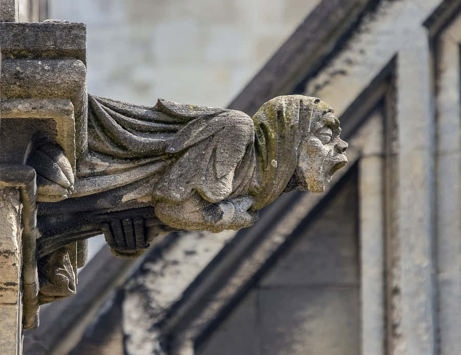 Grotesque Bruja Statue Wallpaper