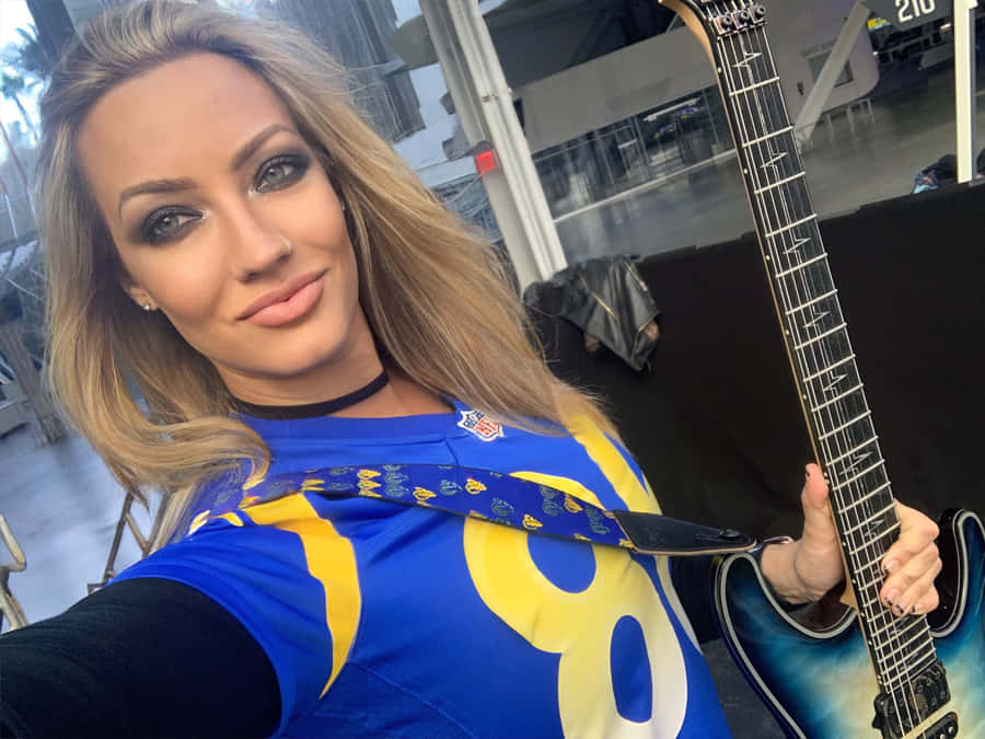Guitarist Nita Strauss Selfiewith Guitar Wallpaper
