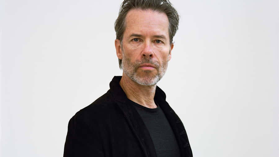 Guy Pearce 2048 X 1152 Wallpaper
