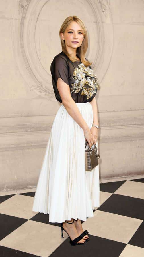 Haley Bennett Elegant Fashion Wallpaper