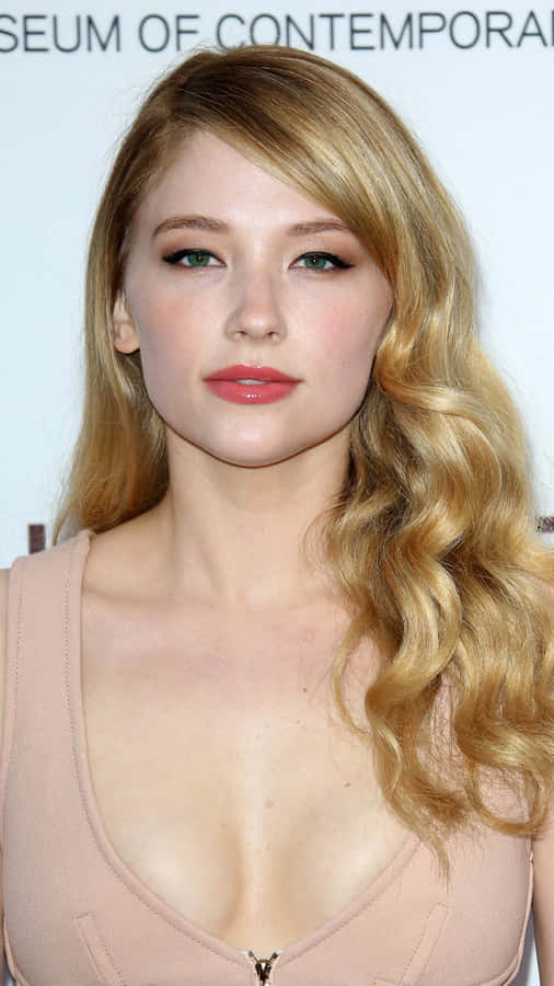 Haley Bennett Glamorous Red Carpet Look Wallpaper