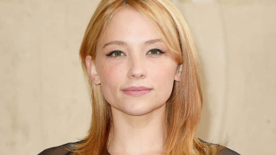 Haley Bennett Portrait Closeup Wallpaper