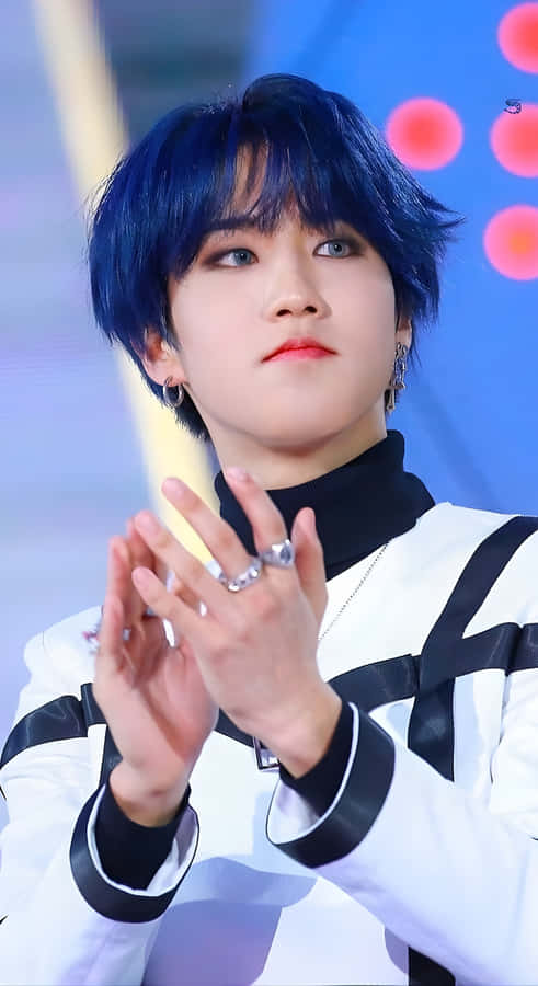 Han Stray Kids Blue Hair Wallpaper