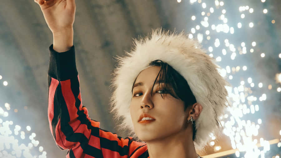 Han Stray Kids Festive Performance Wallpaper