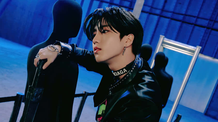 Han Stray Kids Stylish Black Outfit Wallpaper