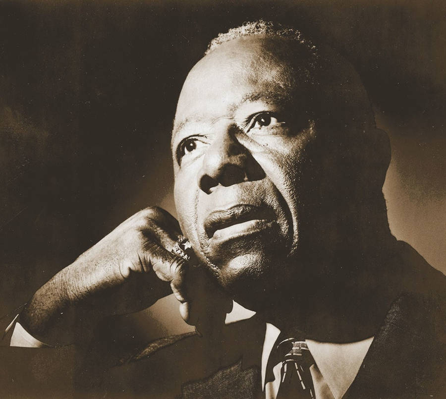 Hank Aaron Sepia-hued Portrait Wallpaper