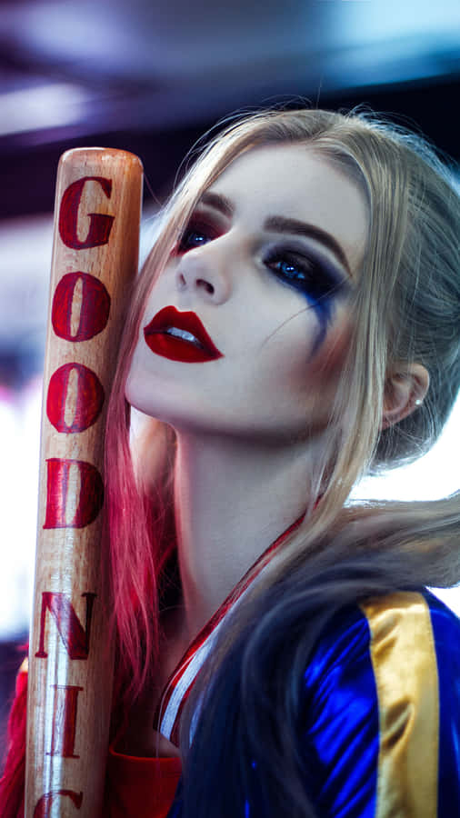Harley Quinn Cosplay: Stunningly Mischievous Look! Wallpaper