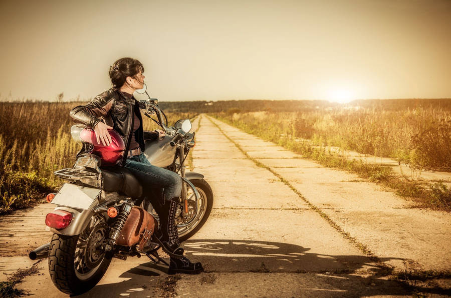Hd Beautiful Woman-vintage Motorcycle Wallpaper