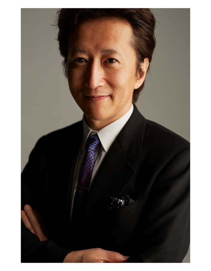 Hirohiko Araki Displaying His Artwork Wallpaper