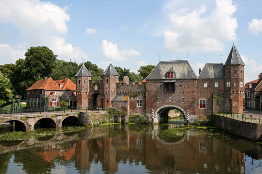 Historic Dutch Castle Kasteel Ammersoyen Wallpaper
