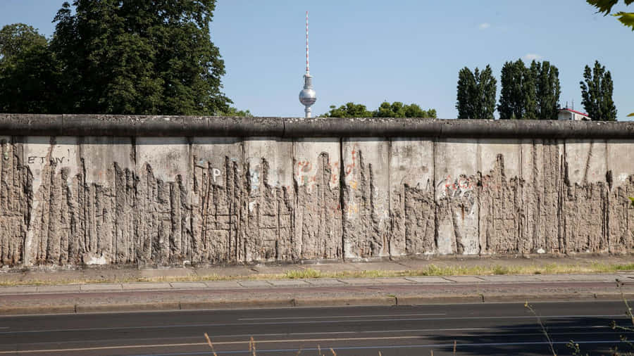 Historical Berlin Wall In Germany Wallpaper