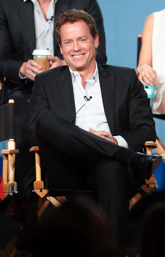 Hollywood Actor Greg Kinnear In A Formal Attire Wallpaper