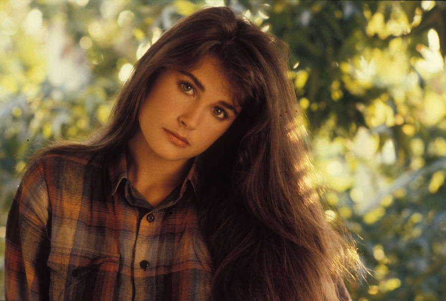 Hollywood Actress Demi Moore Young Still Shot Wallpaper