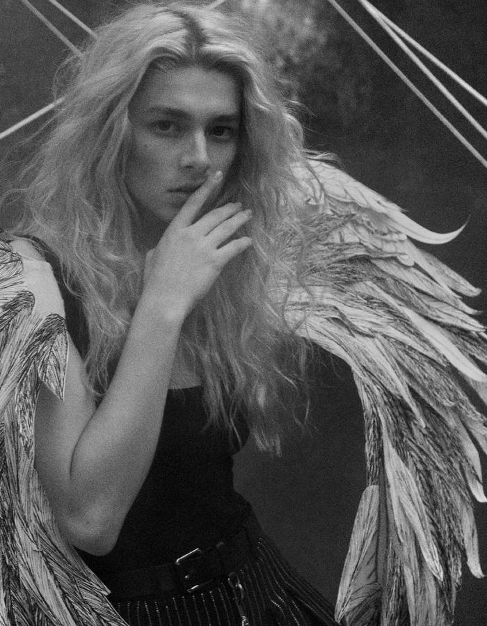 Hunter Schafer Black And White Wallpaper