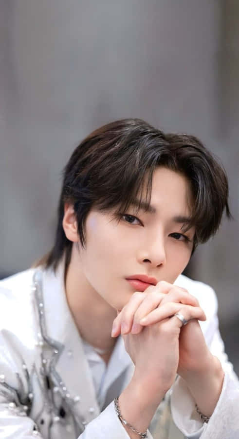 I N Stray Kids Close Up Wallpaper