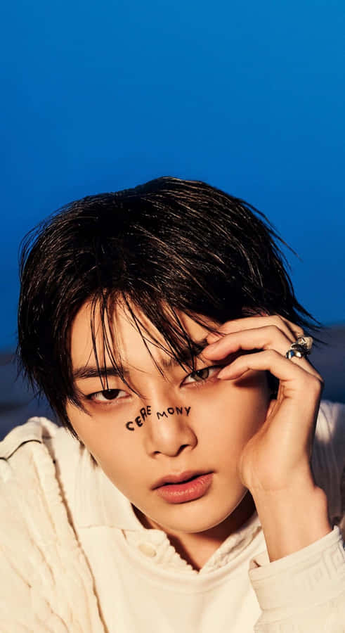 I N Stray Kids Close Up Wallpaper