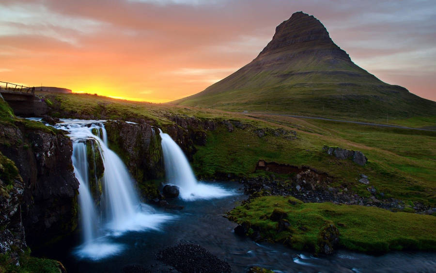 Iceland Mountain Shallow Falls Wallpaper