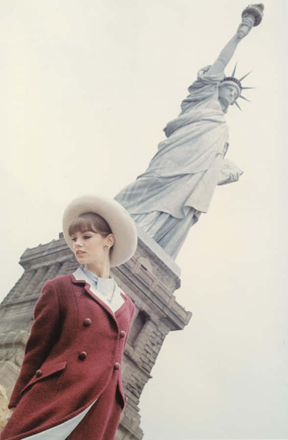 Iconic Beauty Jean Shrimpton Wallpaper