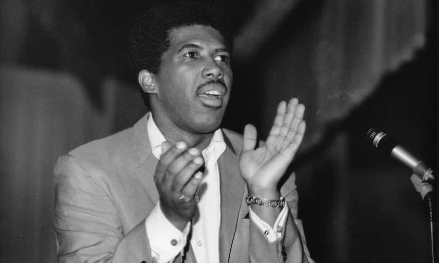 Iconic Soul Singer Performance Wallpaper