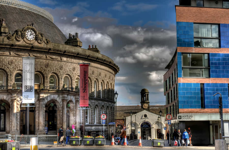 Iconic Sunset Over Leeds Skyline Wallpaper