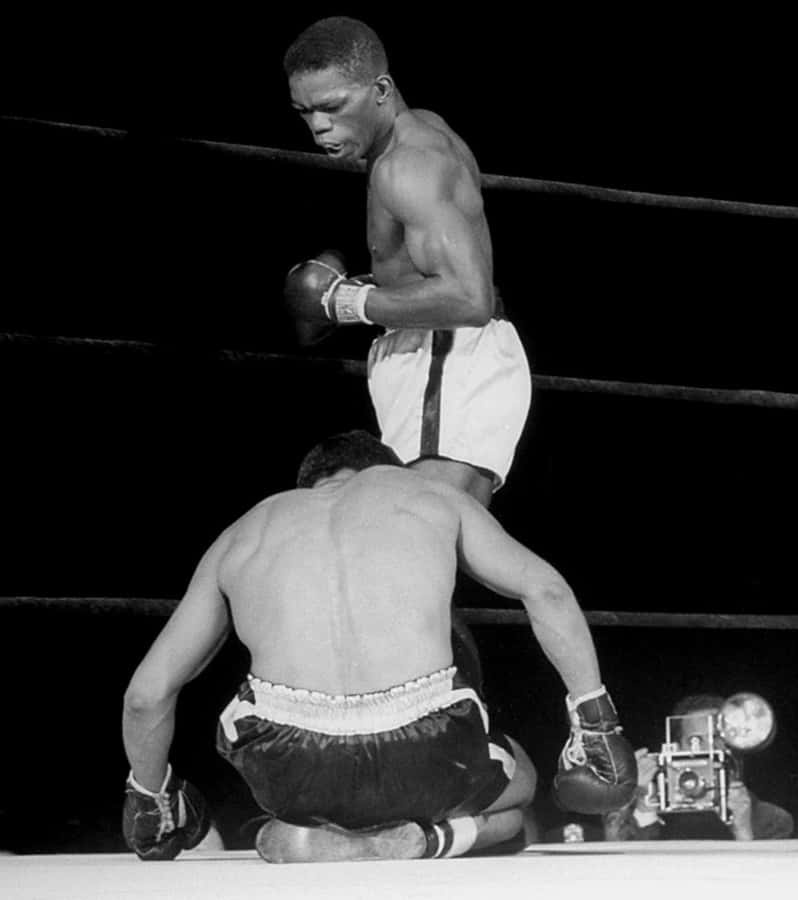 Ike Williams Kneeling Opponent Wallpaper