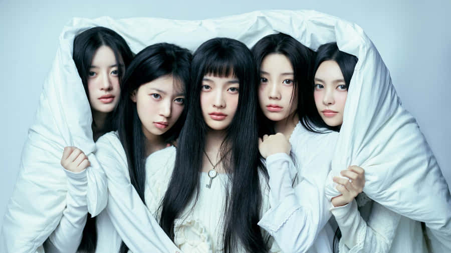 Illit Group Members Wallpaper